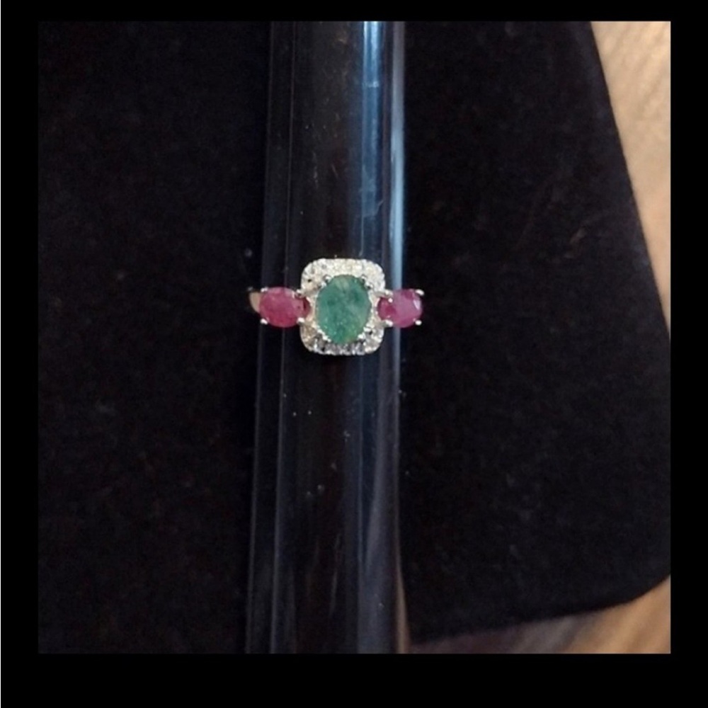Elegant emerald and ruby ring - size 7 1/8